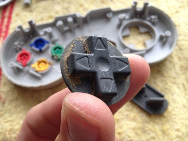 mantenimiento gamepads, consolas antiguas, SNES, Mega Drive, reparación consolas antiguas, mandos consola estropeados, borntoplay