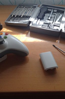 xbox-360-xbox-one-perifericos-mandos-estropeados-mantenimiento-microsoft-arreglar-mandos-consola-estropeados-borntoplay-es